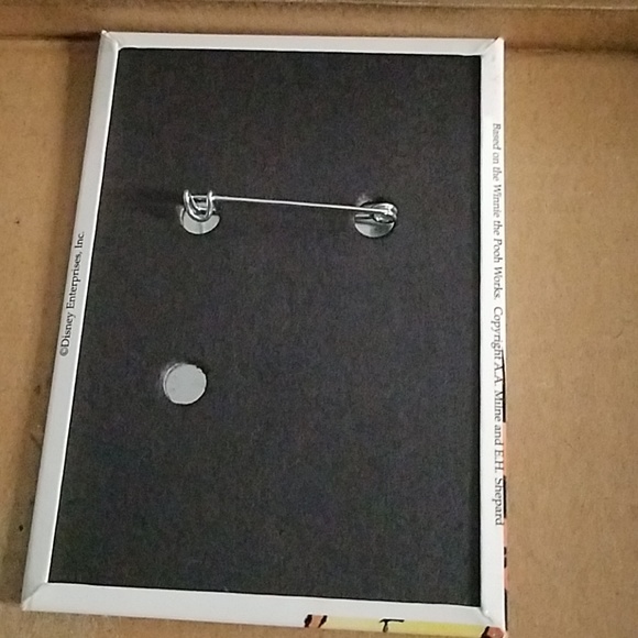 Tigger Pin - Picture 3 of 3